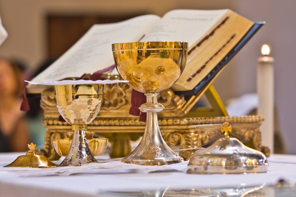 Altar da Santa Missa com nomes e Pedidos de Oração